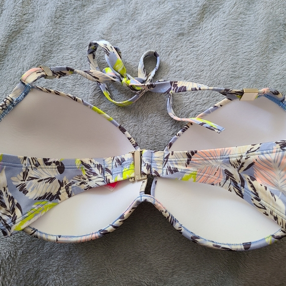 Victoria's Secret Bikini - Picture 4 of 4